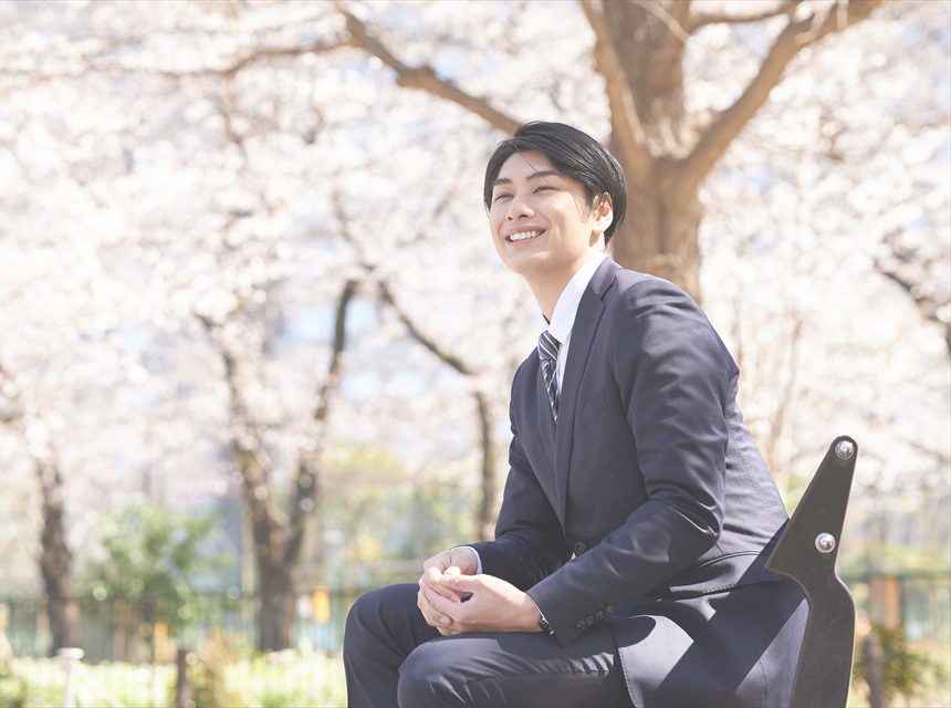 桜の木の下の新社会人